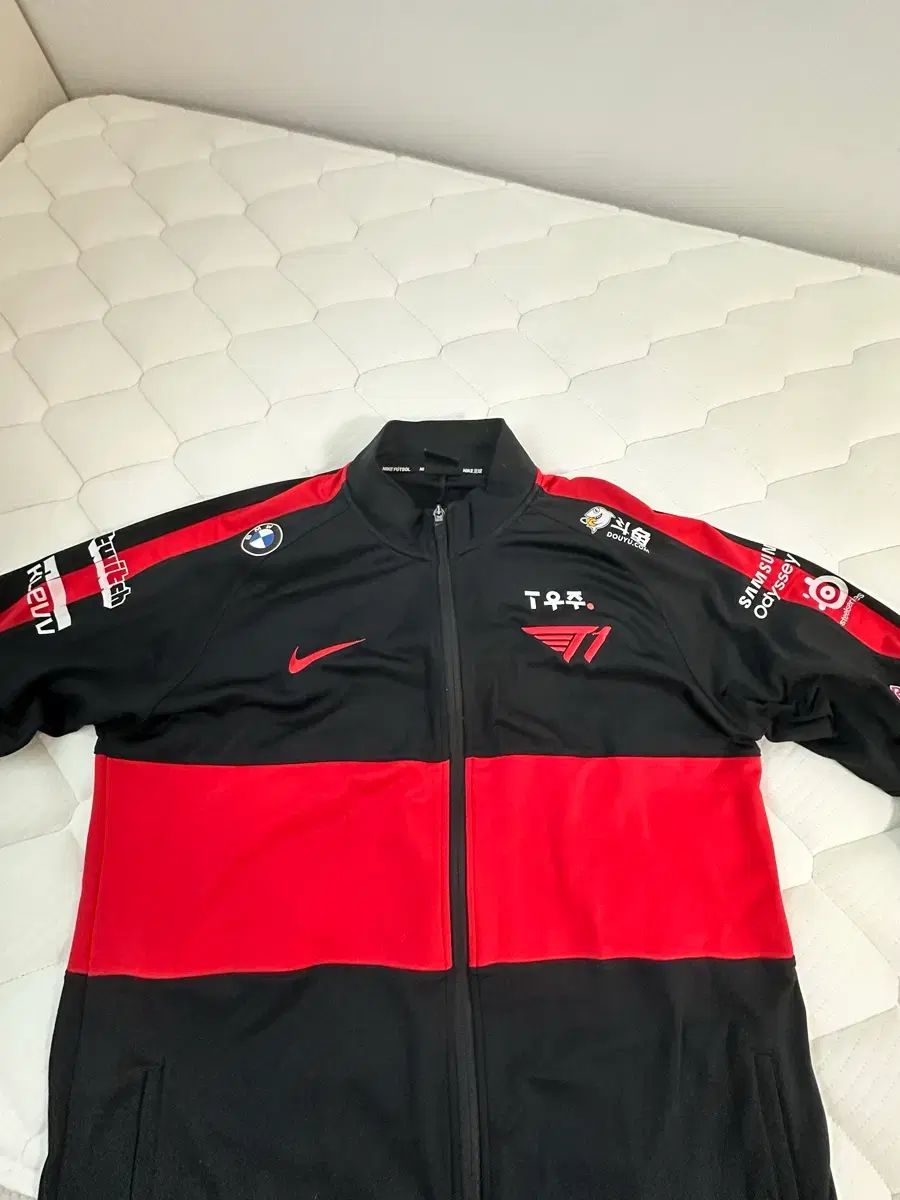 22 T 1 NIKE ジップアップ GUMAYUSI マーキング