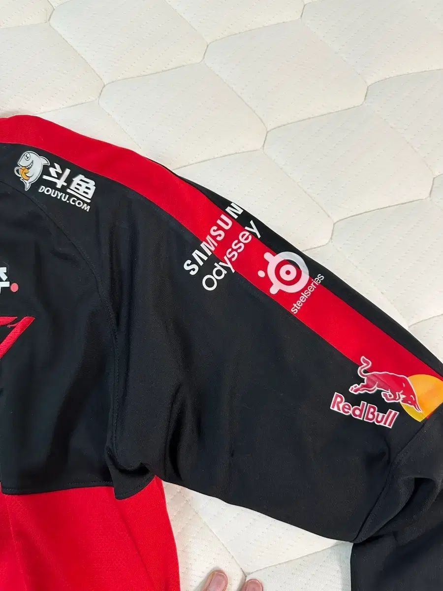 ジップアップ GUMAYUSI