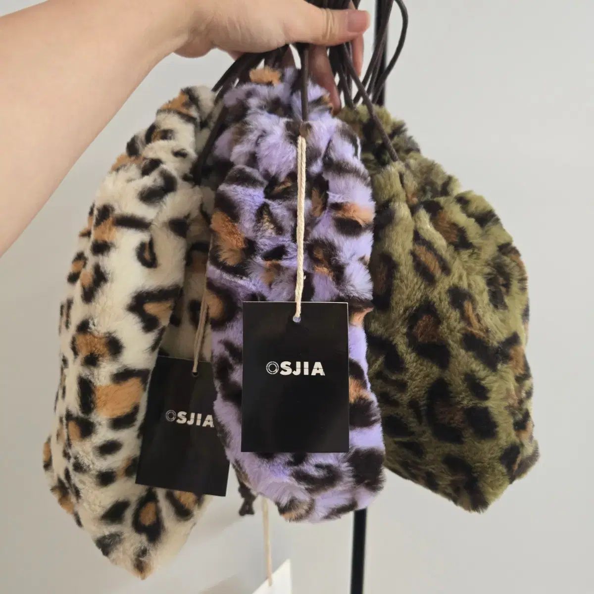 新品 レオパード ファー 巾着バッグ - メルカリ