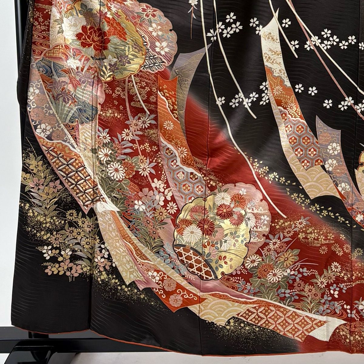 振袖 身丈160cm 裄丈67cm M 袷 雪輪 草花 金糸 金彩 墨色 正絹 秀品