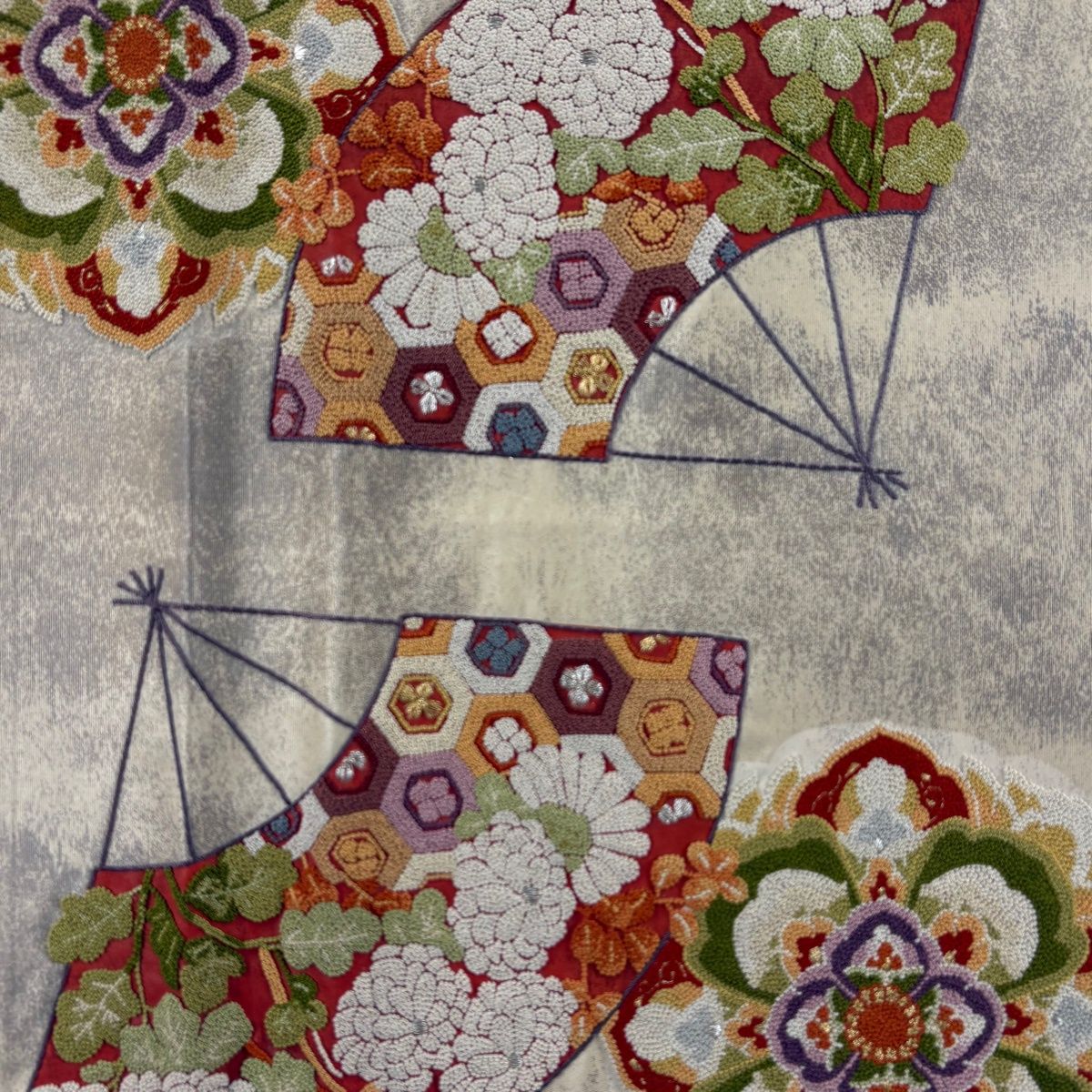 袋帯 名品 関西仕立て 華文 扇 相良刺繍 金銀糸 クリーム お太鼓柄