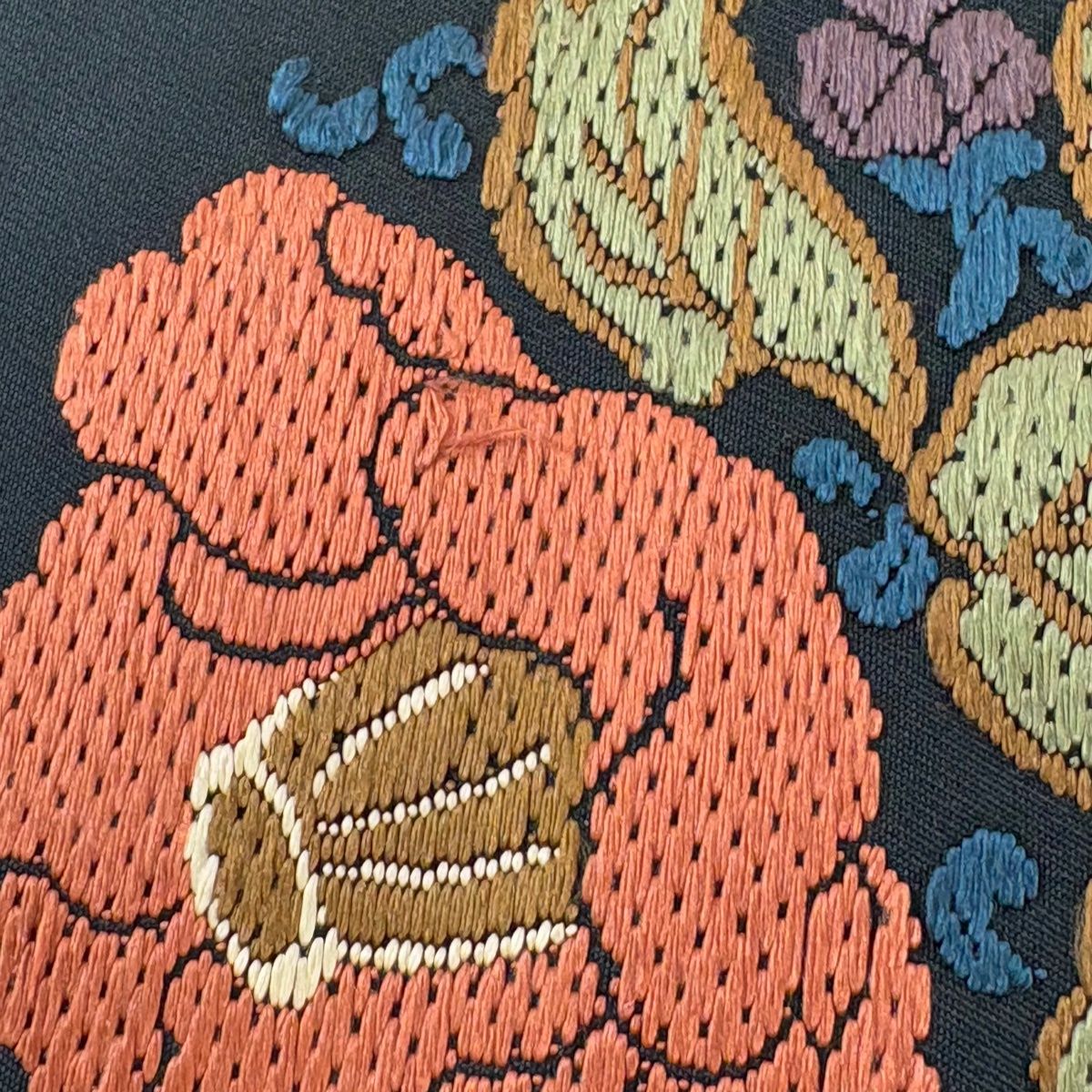 美品】 袋帯 名品 花うさぎ 草花 刺繍 箔 深緑 六通 正絹 【中古