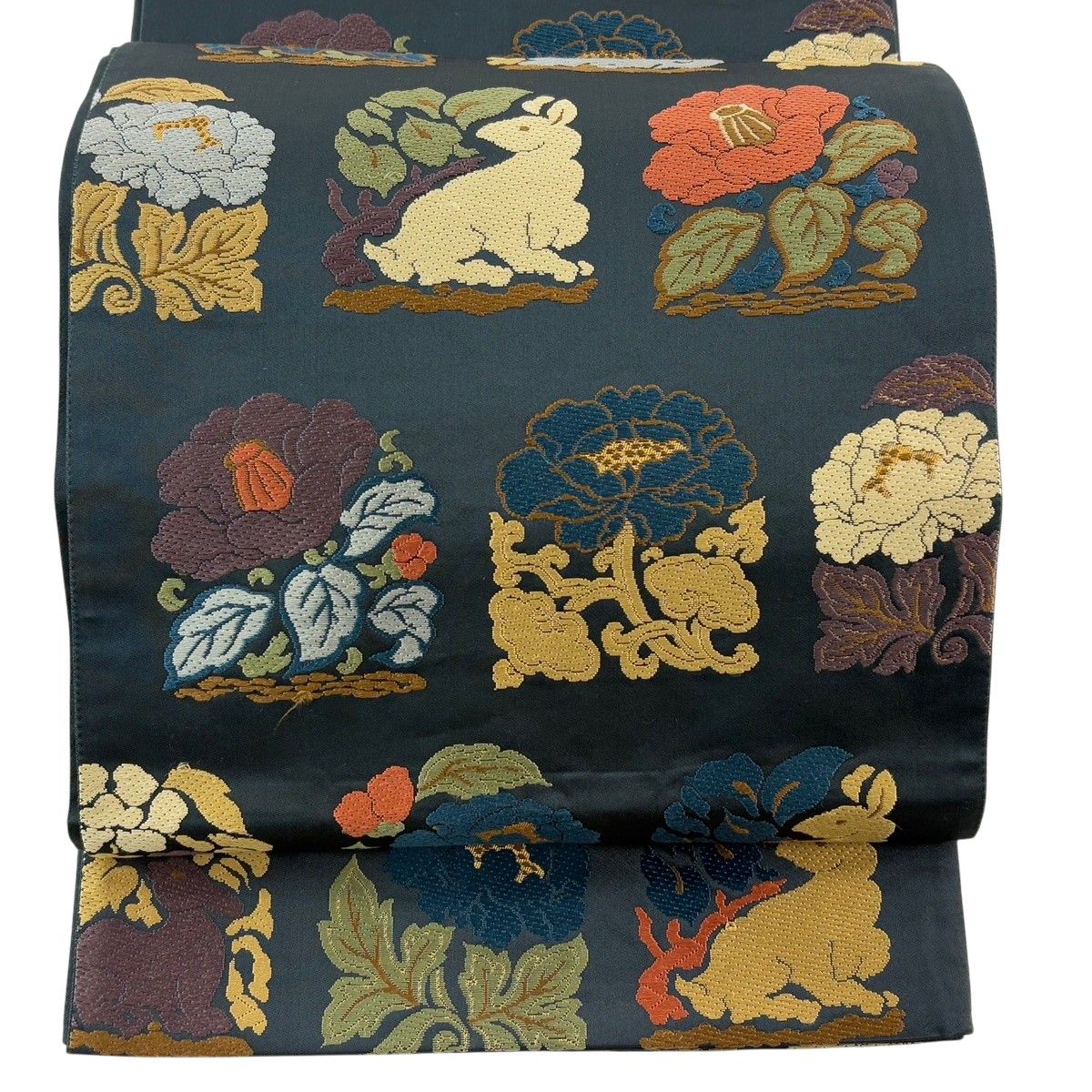 美品】 袋帯 名品 花うさぎ 草花 刺繍 箔 深緑 六通 正絹 【中古