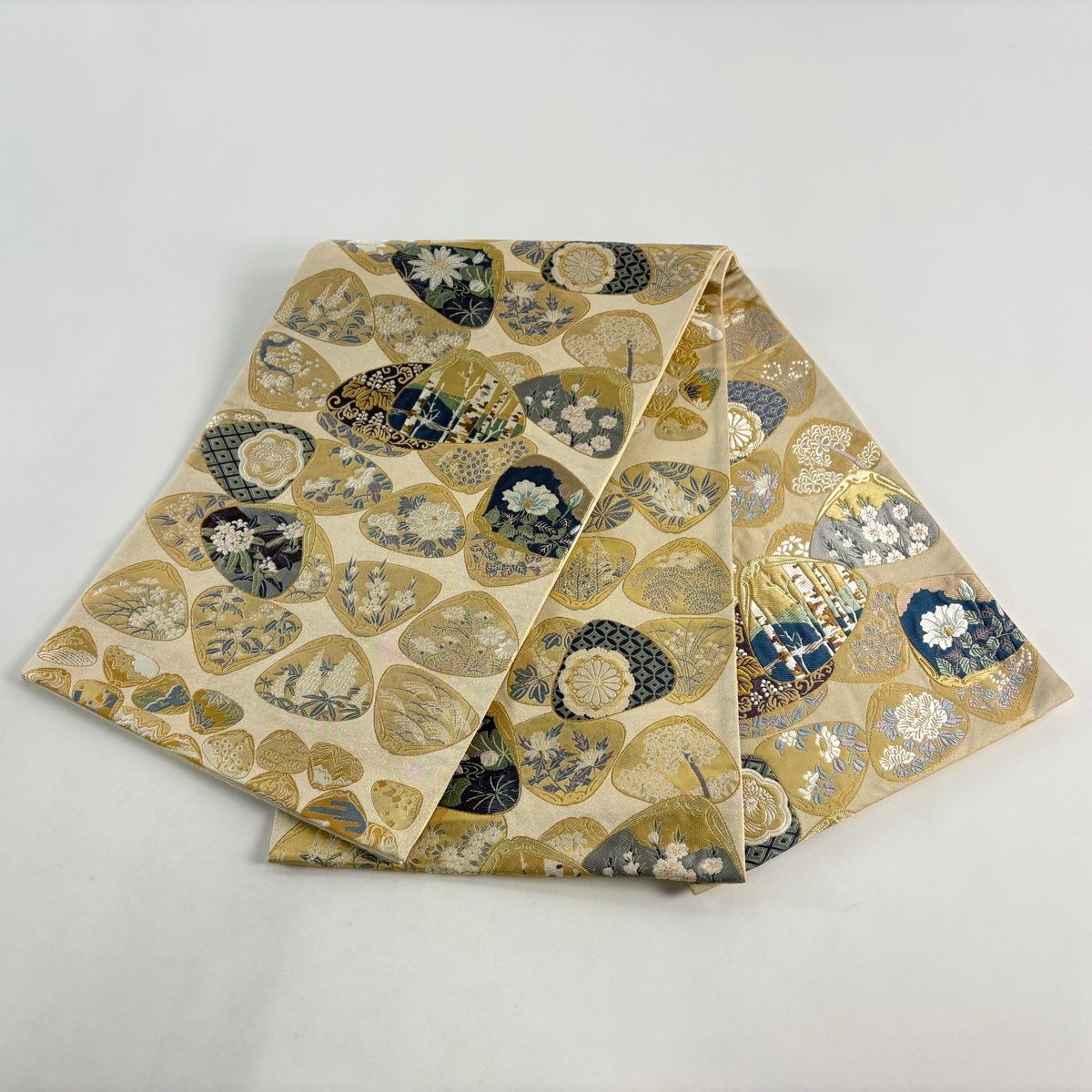 美品】 袋帯 名品 証紙 貝合わせ 草花 箔 金糸 ベージュ 六通 正絹