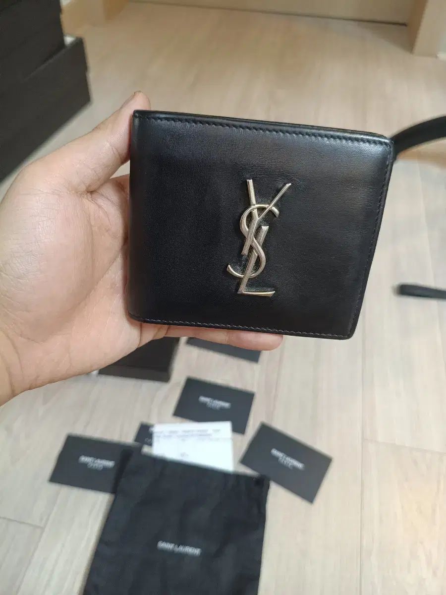 ［正規品］Yves Saint Laurent 二つ折り財布 ysl二つ折り財布 【公式通販】