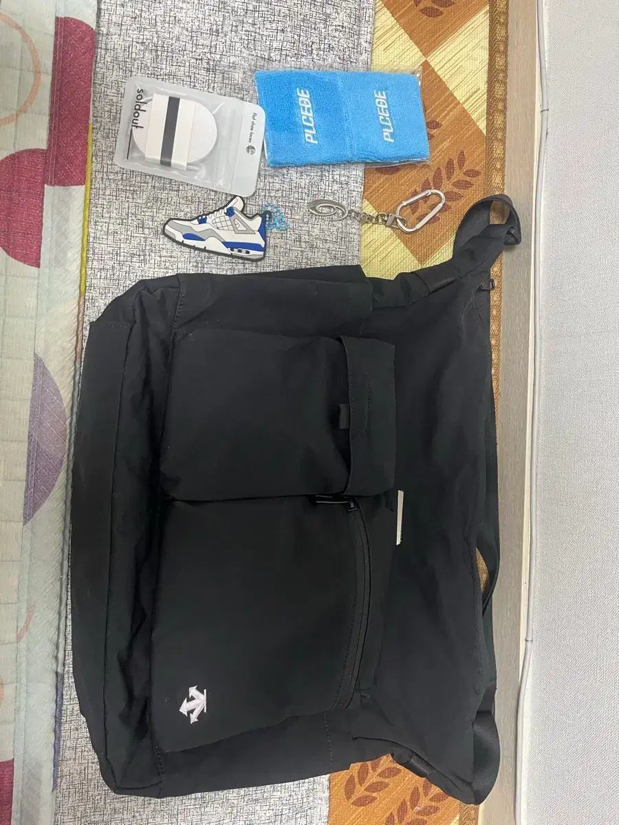 デサント ブラック ショルダーバッグ