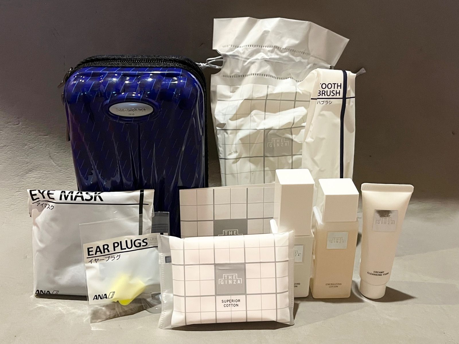 ANA国際線ファーストクラス アメニティセットポーチはサムソナイト製