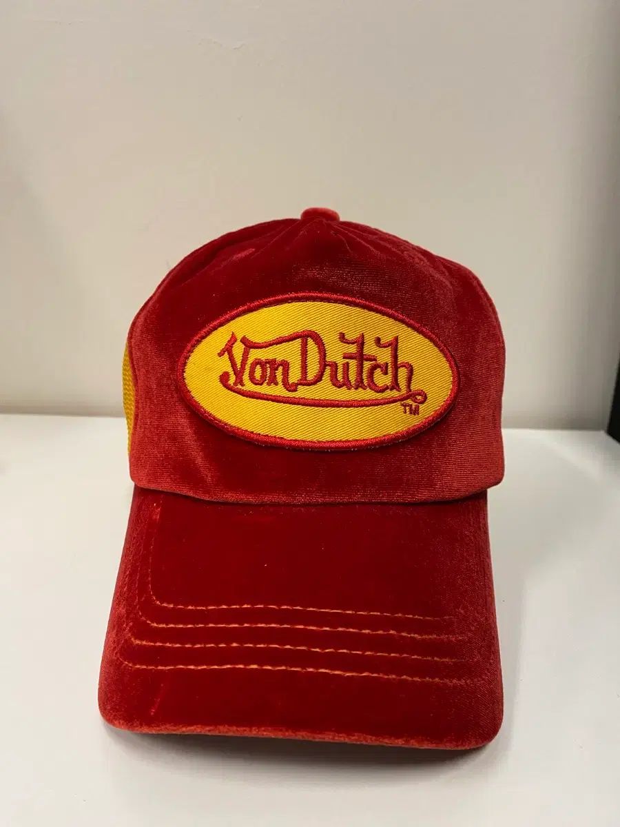 Von Dutch ボンダッチ ツアーベルベット トラッカー キャップ (レッド