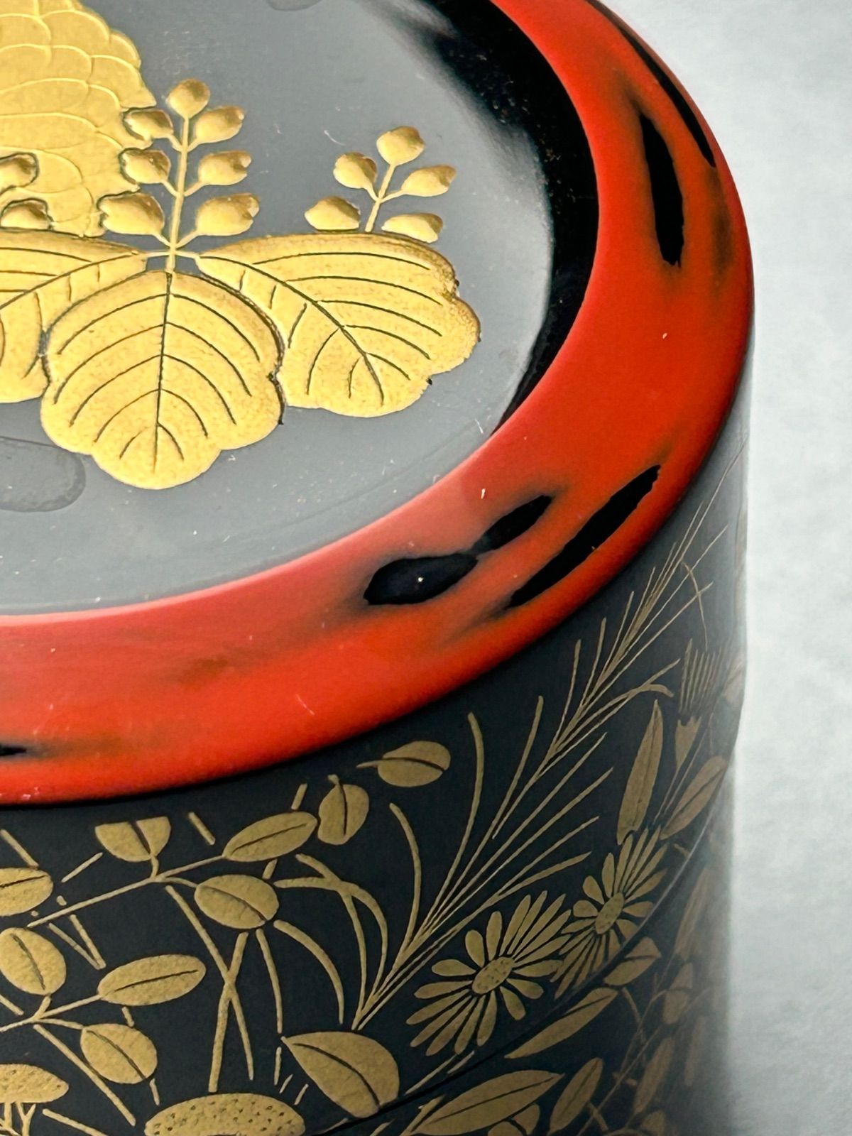 幽玄】和田寿峰 山中塗り 菊桐秋草蒔絵 茶器 共箱 茶道具 棗 - メルカリ