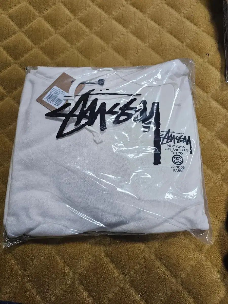 STUSSY ステューシー ワールドツアー クリーム フーディー 新商品 XL