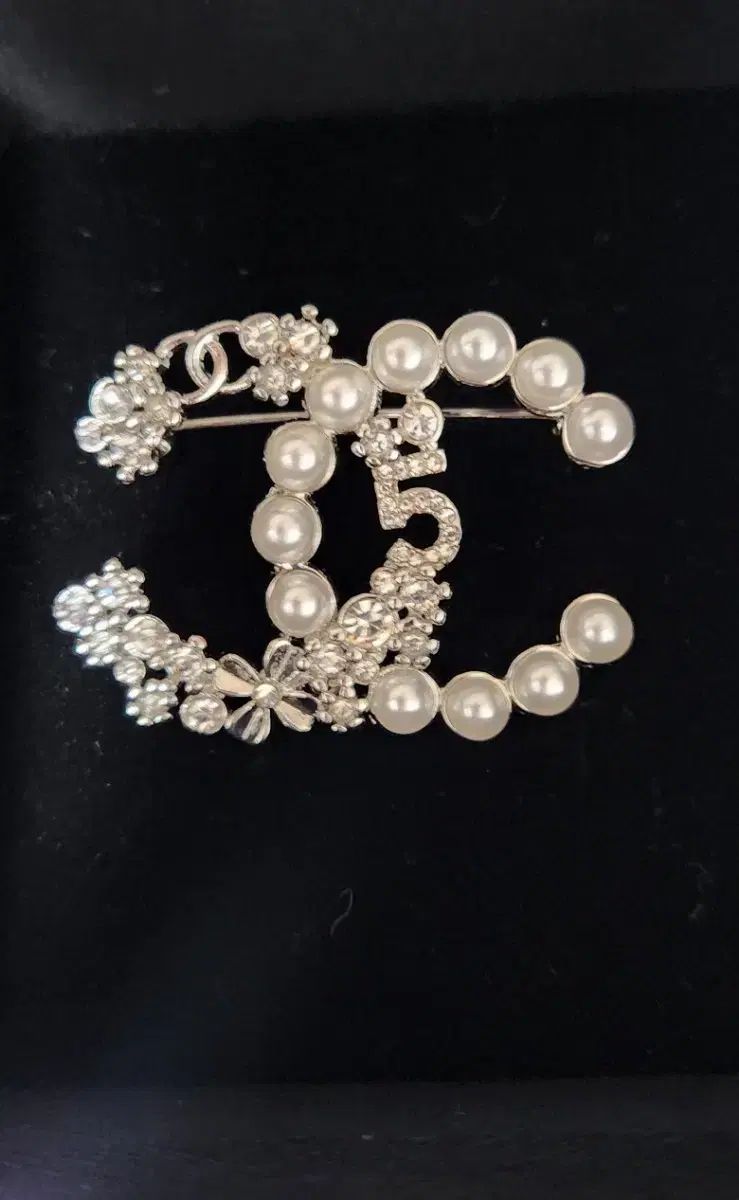 シャネル CC ロゴ パール ブローチ シャネル ブローチ メタル グラス