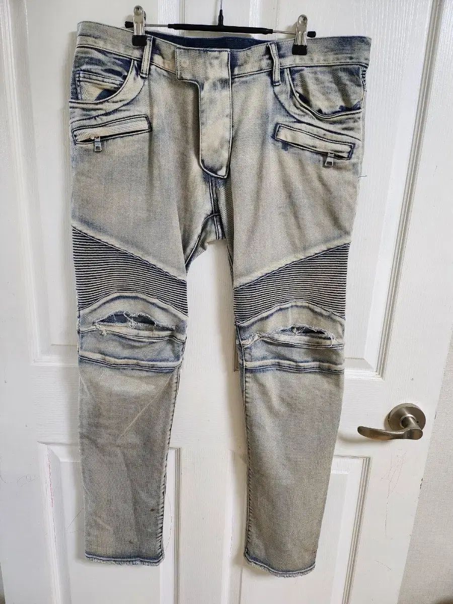 37 BALMAIN バルマン ウォッシュ ダメージ バイカー デニム ズボン