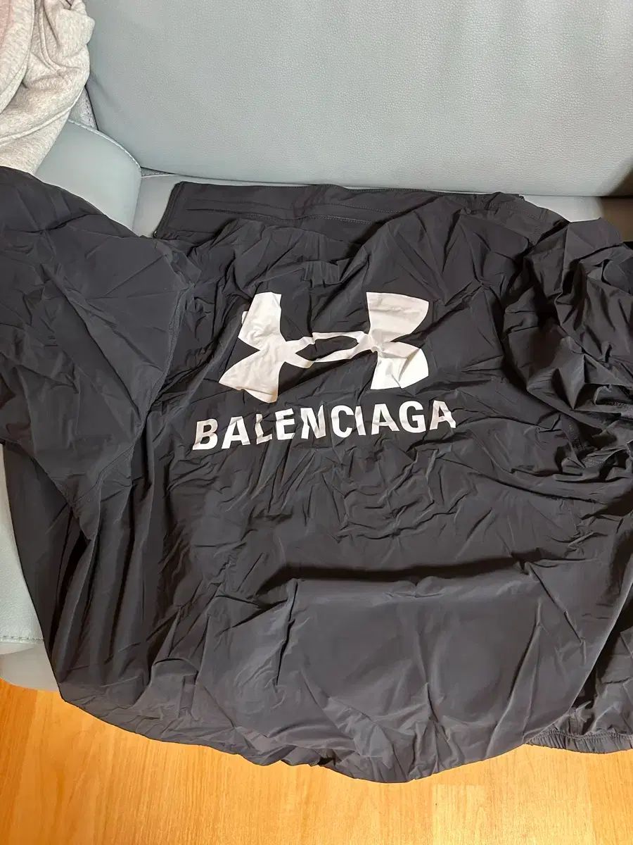 XS バレンシアガ アンダーアーマー ウィンドブレーカー ブラック
