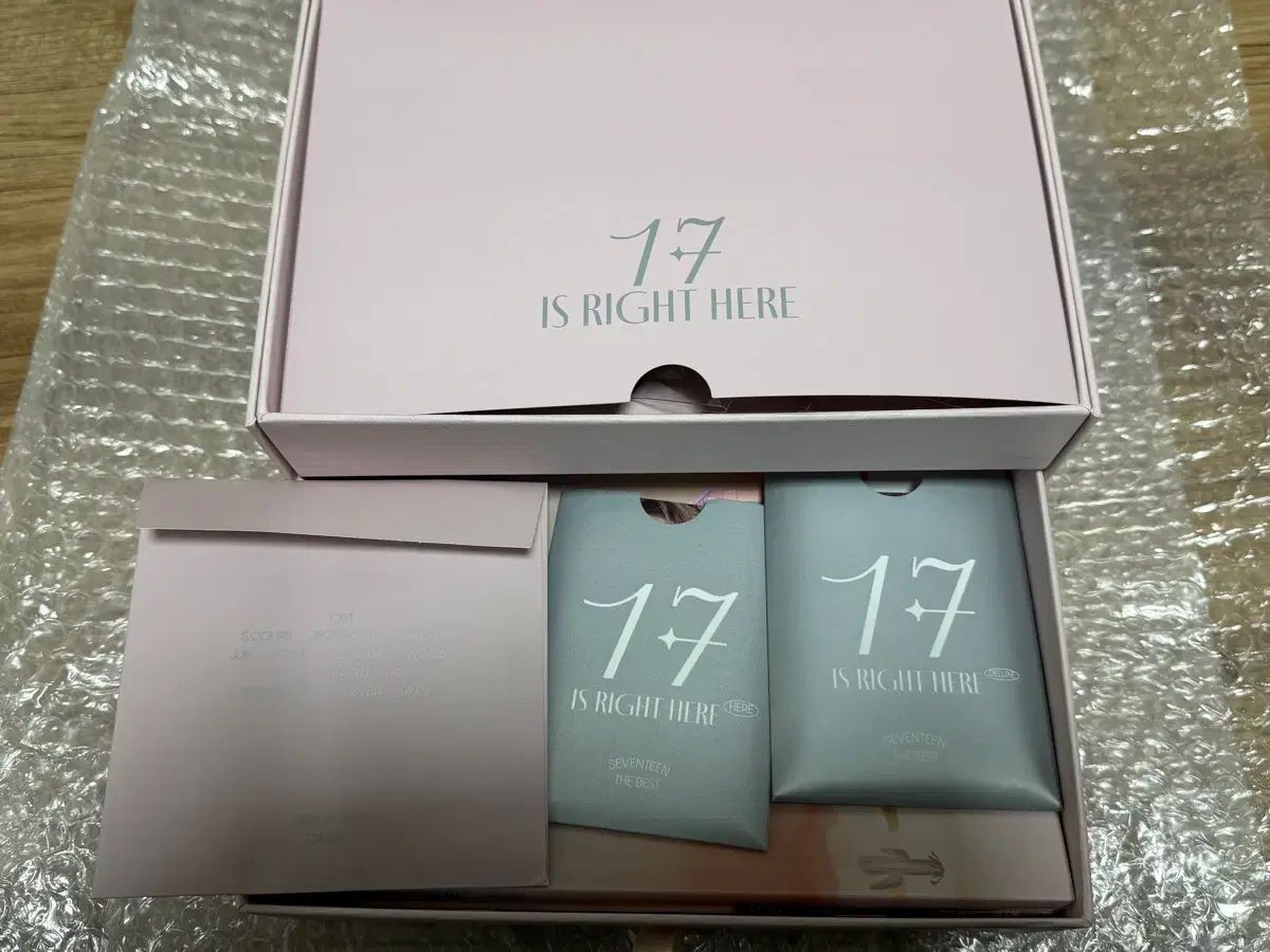  ベスト アルバム 17 IS RIGHT HERE Deluxe Ver その他 タレントグッズ