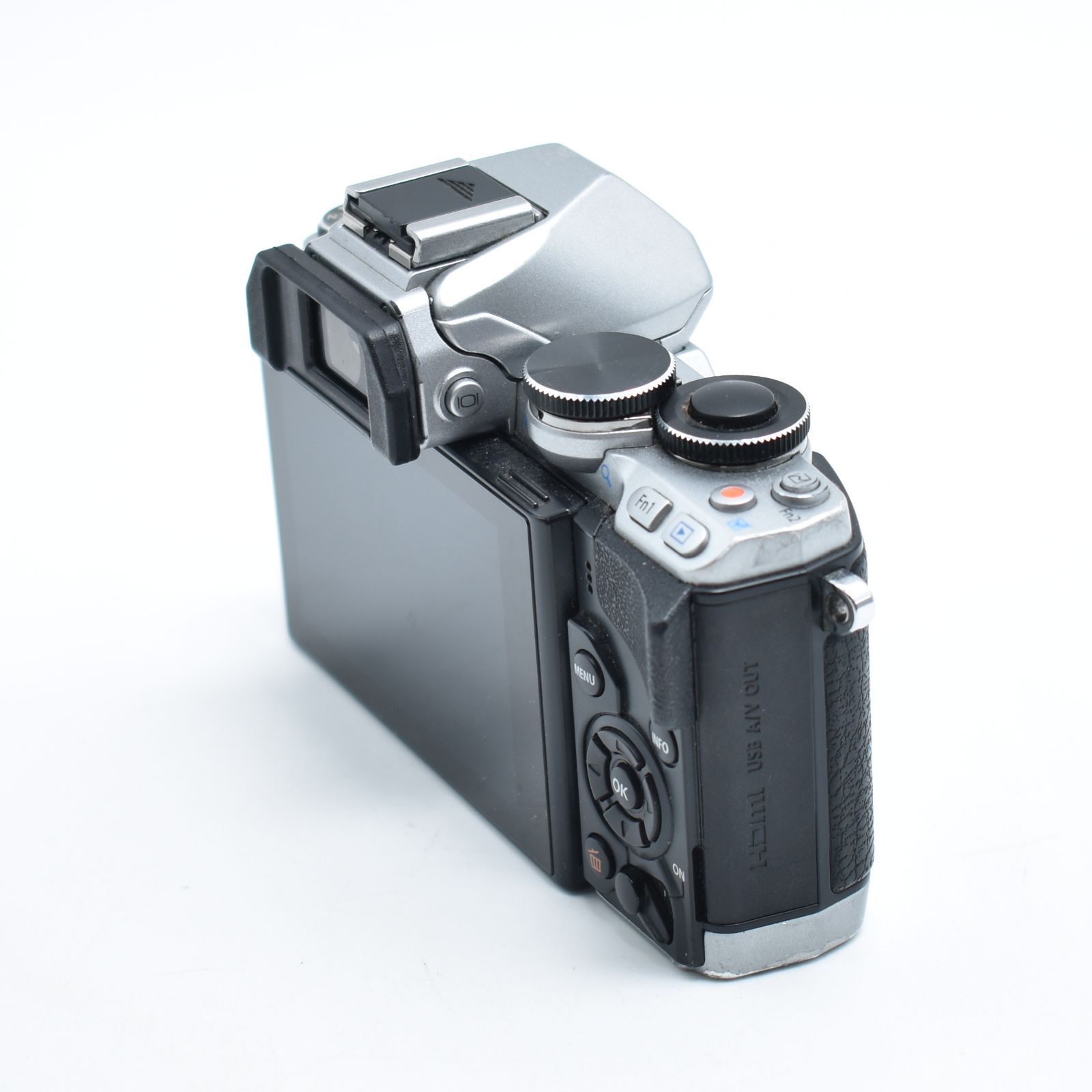 B#10917 OLYMPUS ミラーレス一眼 OM-D E-M10 ボディ シルバー OM-D E