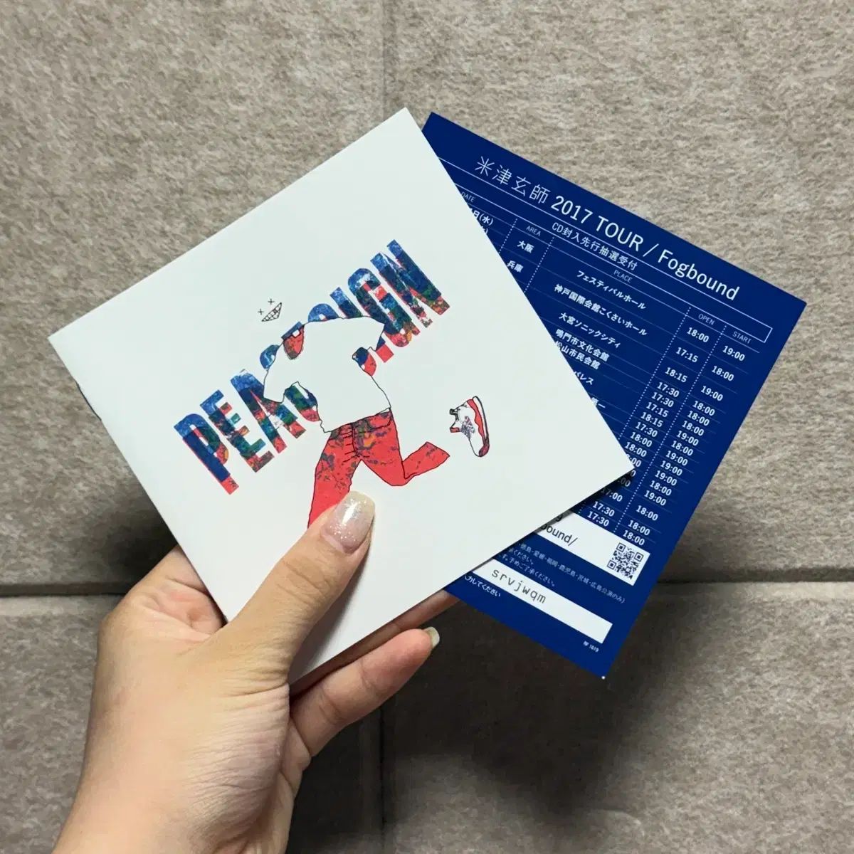 米津玄師ピースサイン peace