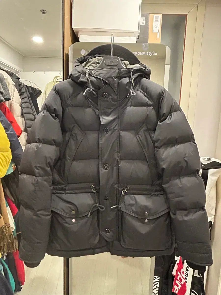 イーストローグ ユーティリティー ダウン ブラック M 105