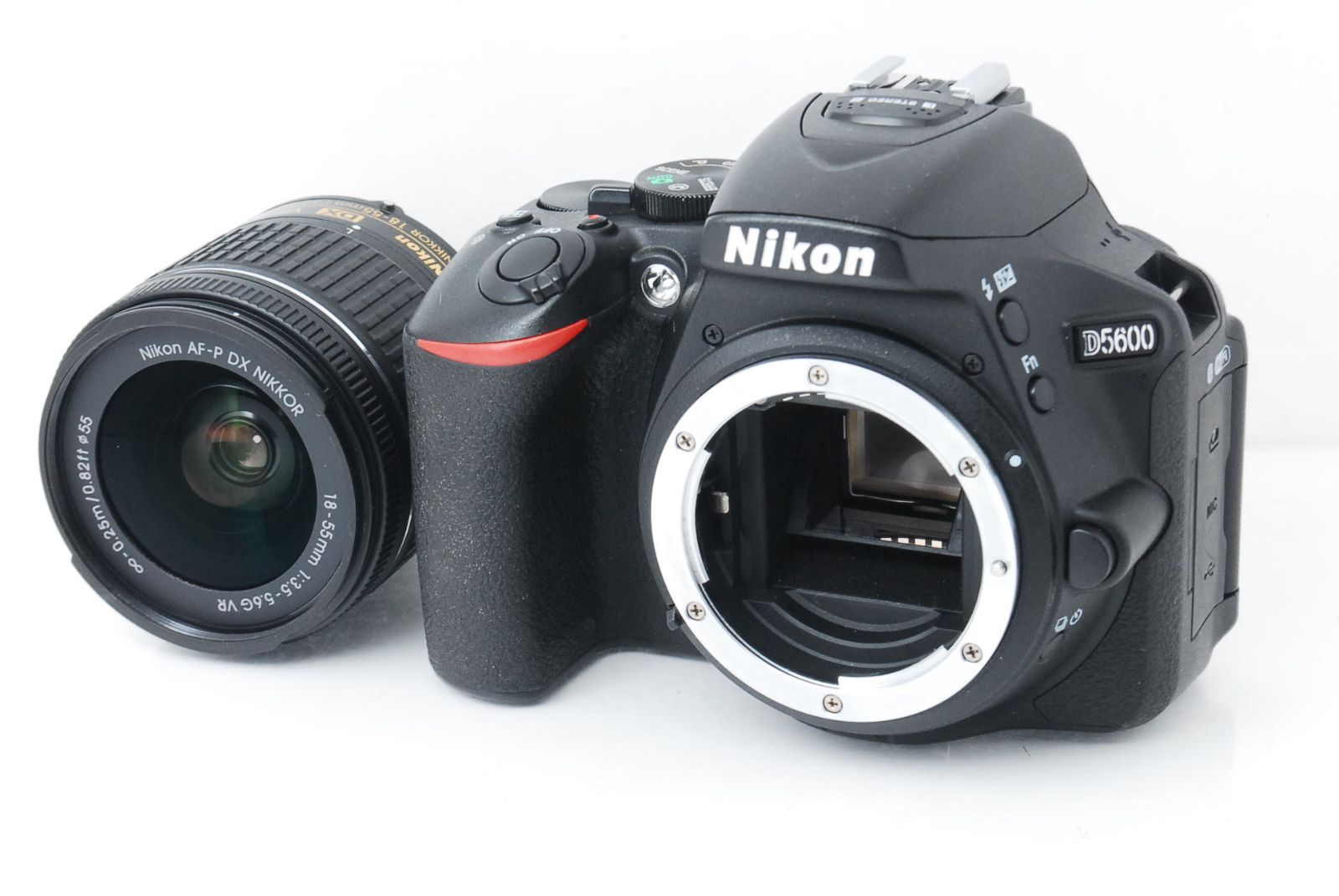 ☆高性能スタイリッシュ一眼レフ！ショット数12613回☆ニコン D5600