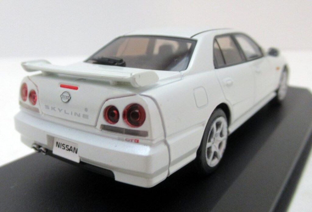 京商 1/43 NISSAN SKYLINE 25GT-Z TURBO(1998) White Pearl 03251W