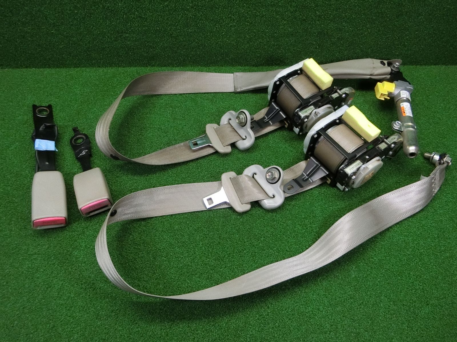 [13260] 送料無料 スズキ スペーシア MK32S フロント シートベルト 左右セット キャッチ 84920-81M2 84940-81M0