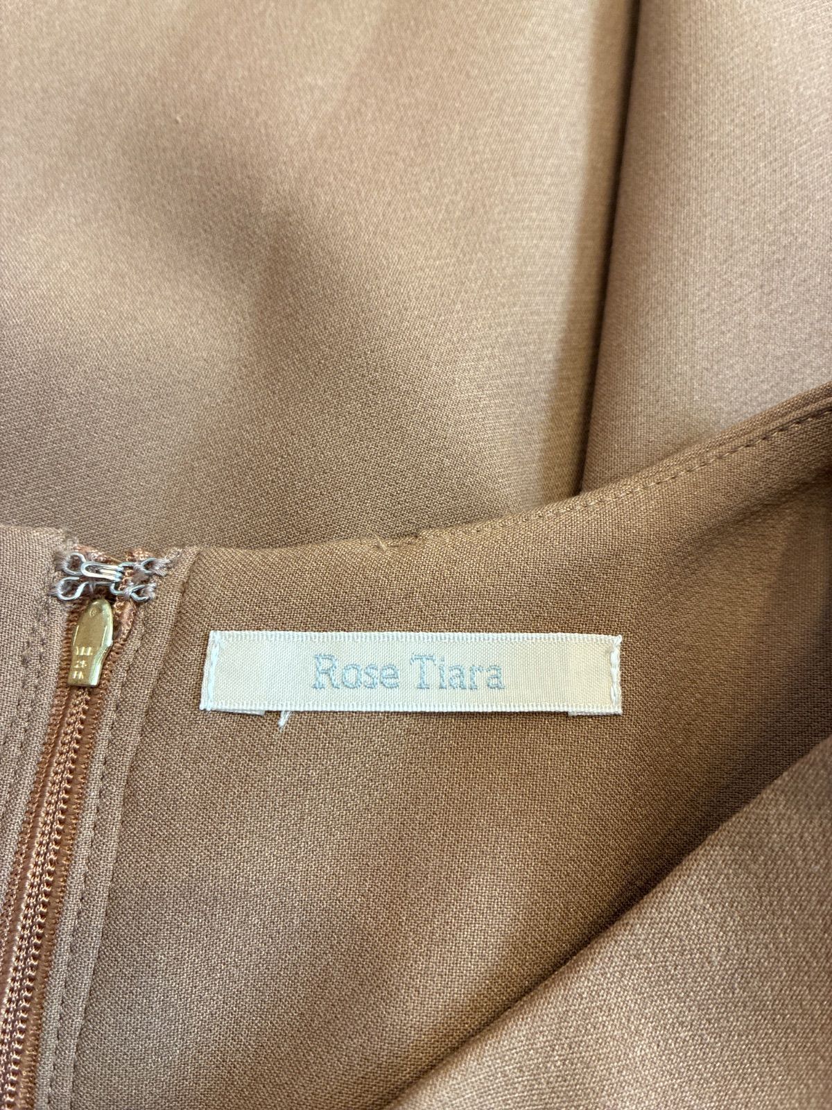 Z1726 Rose Tiara ローズティアラ　ノースリーブワンピース　レディース　ベージュ　サイズ46