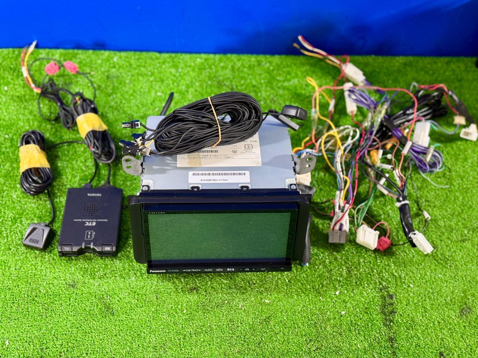 ZT-7609] パナソニック PANASONIC CN-R300D ナビ 地図：2013 Bluetooth