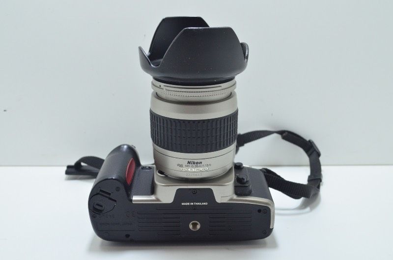 送料無料】 ニコン Nikon U フィルム一眼レフカメラ ズームレンズ付き