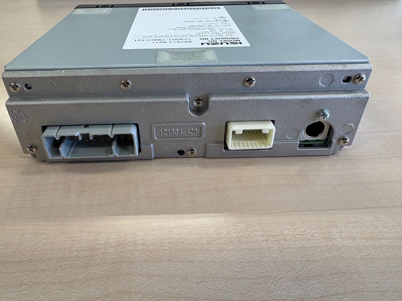 新車外し】いすゞ 純正 ラジオ Bluetooth/USB対応 12V車用 897874 8071