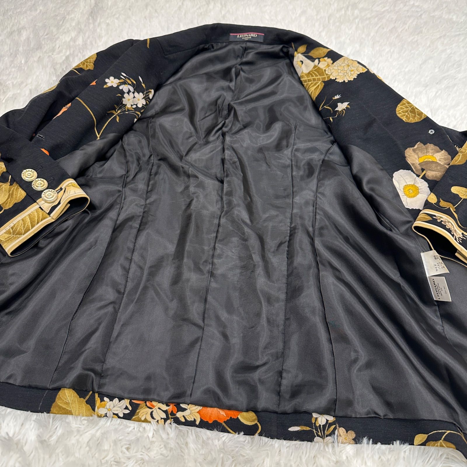 レオナール　花柄　フラワー柄　ノーカラージャケット　金ボタン　ブラック　M レオナール 花柄 フラワー柄 ノーカラージャケット 金ボタン ブラック