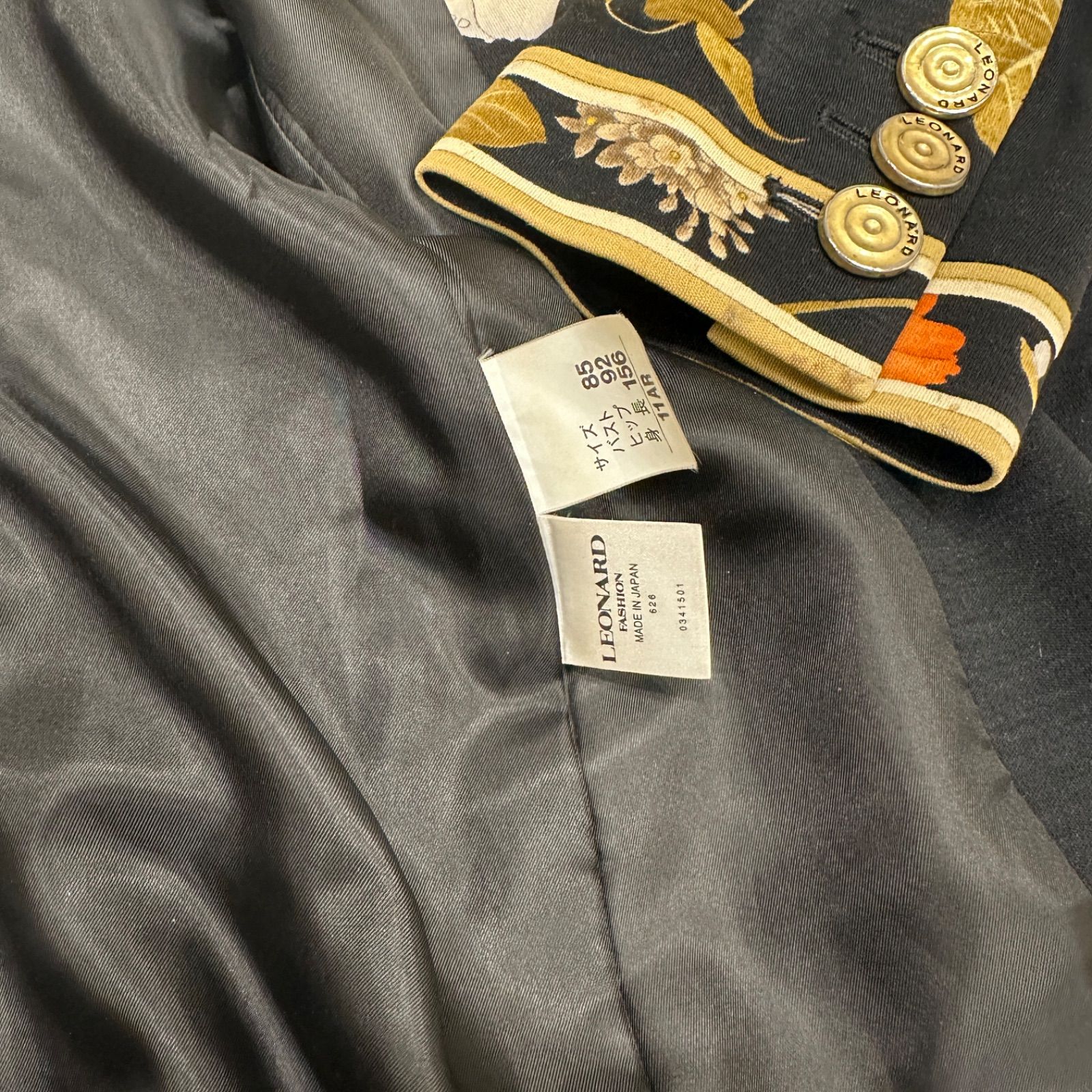 LEONARD レオナール 金ボタン 花柄 黒 L ジャケット ブラック ゴールド