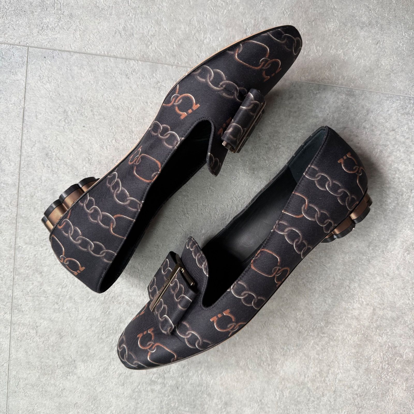 美品 SalvatoreFerragamo サルヴァトーレフェラガモ ヴァラリボン