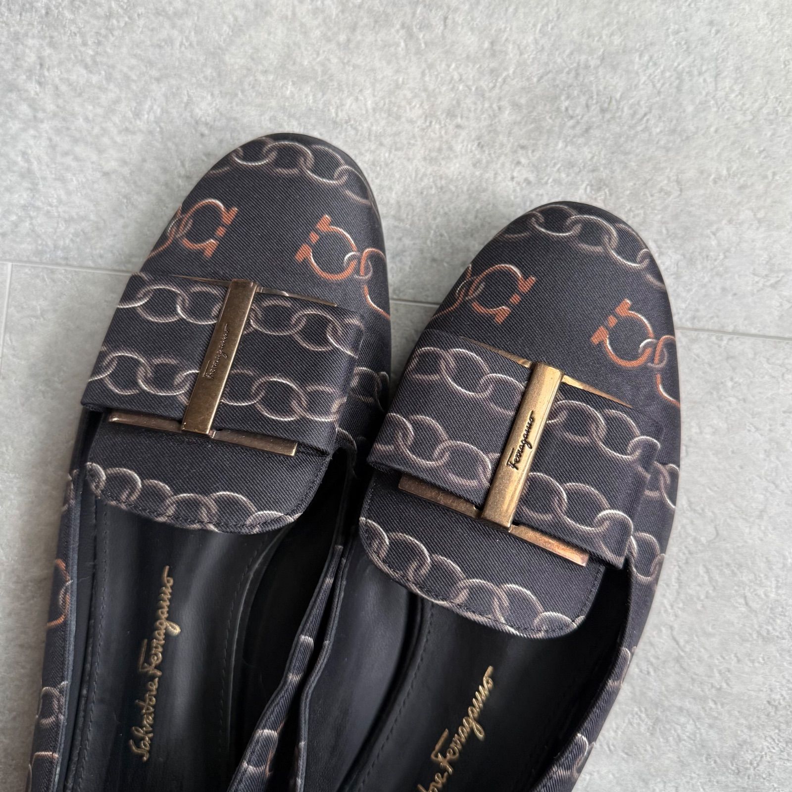 美品 SalvatoreFerragamo サルヴァトーレフェラガモ ヴァラリボン 