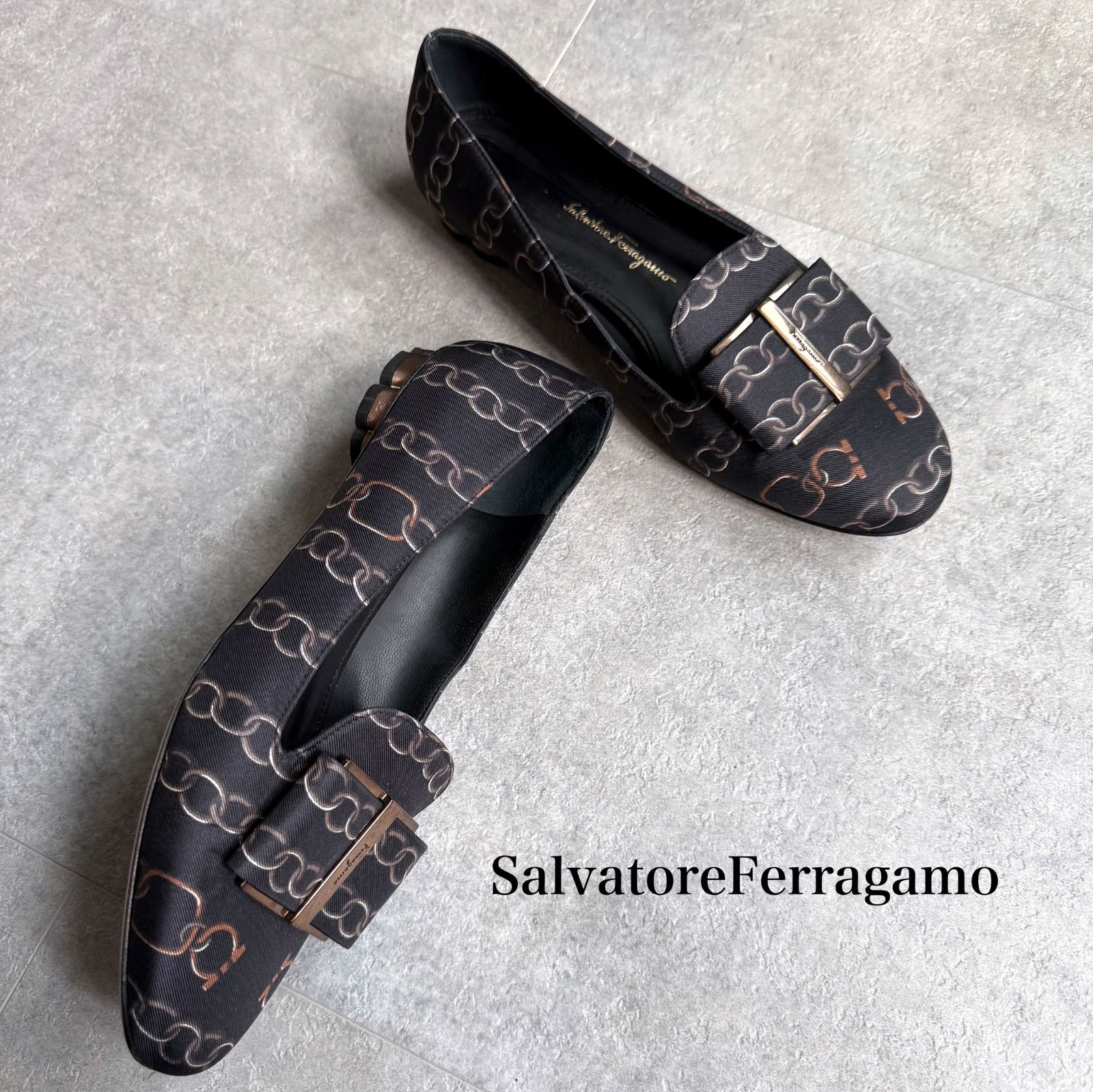 Salvatore Ferragamo チェーン ブラック ヒール パンプス 美品 SalvatoreFerragamo サルヴァトーレフェラガモ ヴァラリボン