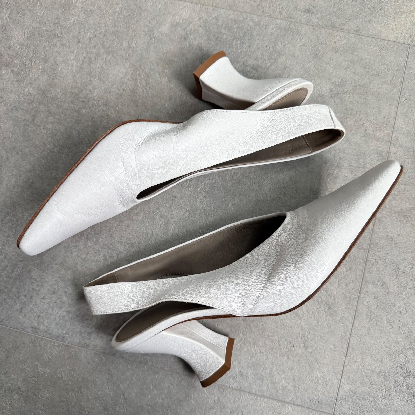 BOTTEGA VENETA ボッテガヴェネタ アーモンド レザー パンプス