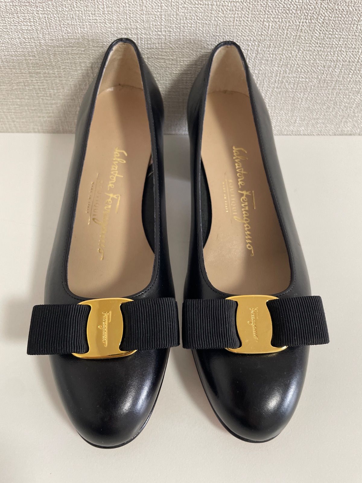 未使用品 フェラガモ ヴァラ VARA リボン パンプス 黒 ブラック 5 1/2