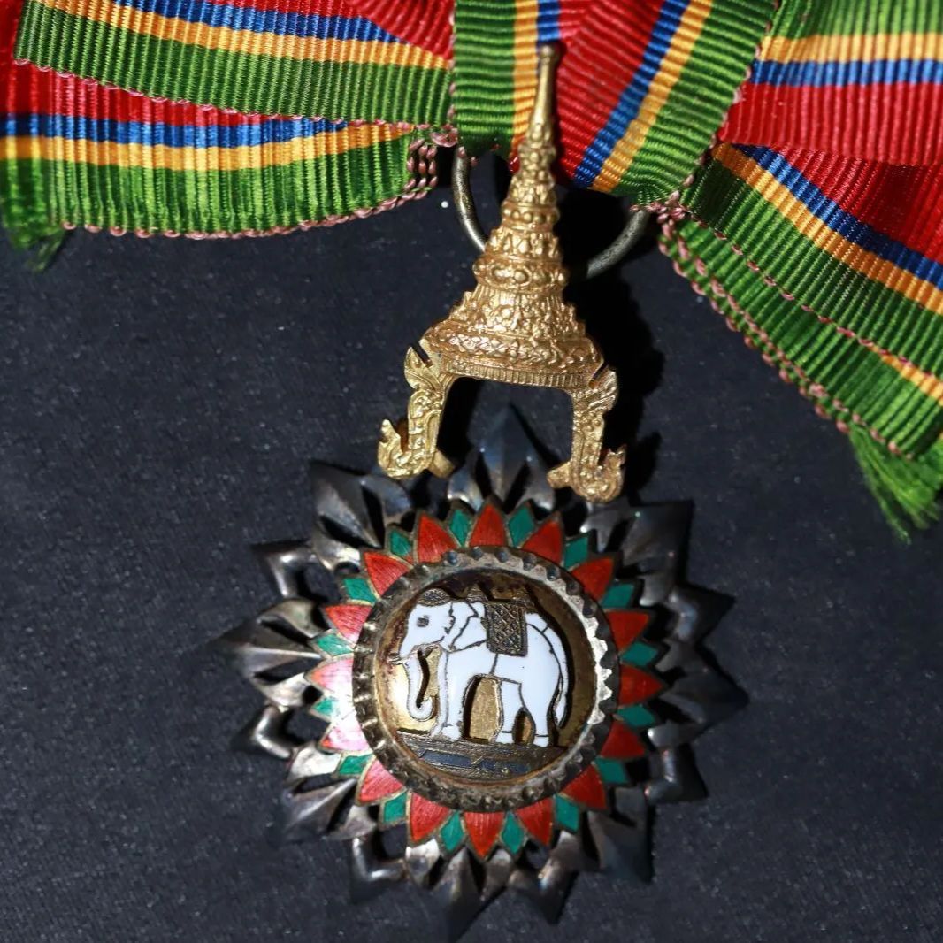 Thailand タイ王国 王冠勲章 銀製 勲章 メダル 約28.4g - メルカリ
