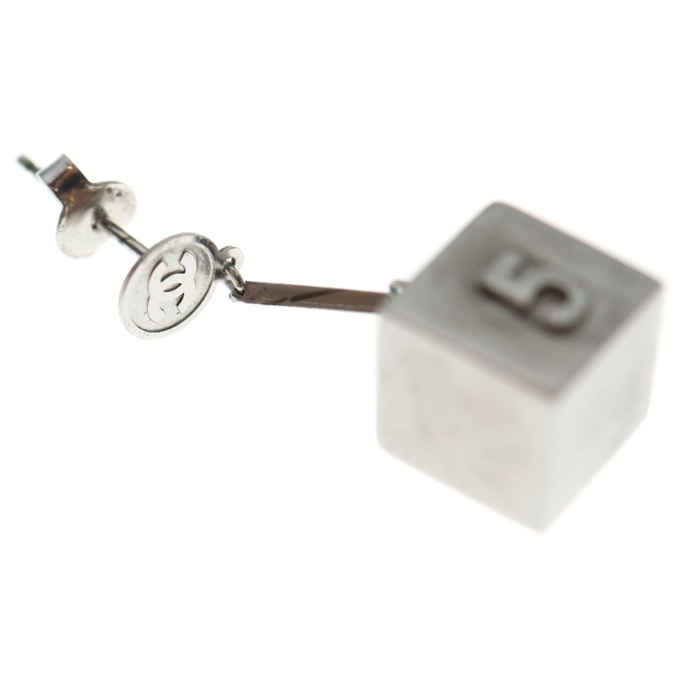 CHANEL (シャネル) No.5ロゴ ピアス シルバー - メルカリ