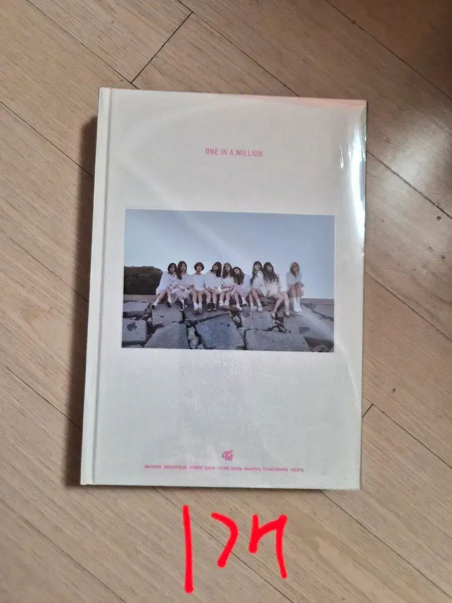 完全未開封 TWICE（トゥワイス）One In A Million フォトブック - メルカリ