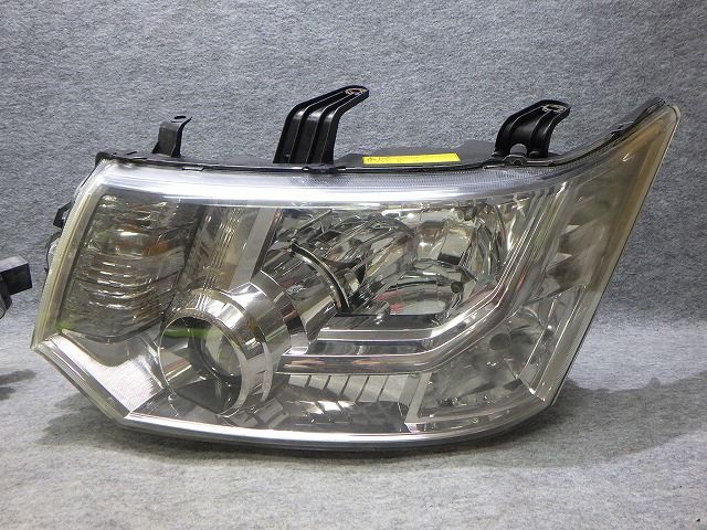 デリカD5 ヘッドライト 左右 HID CV5W 前期 100-87918 バラスト付