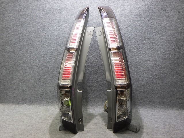 ストリーム テールレンズ 左右 RN6/7 後期 D079 ホンダ 260110123