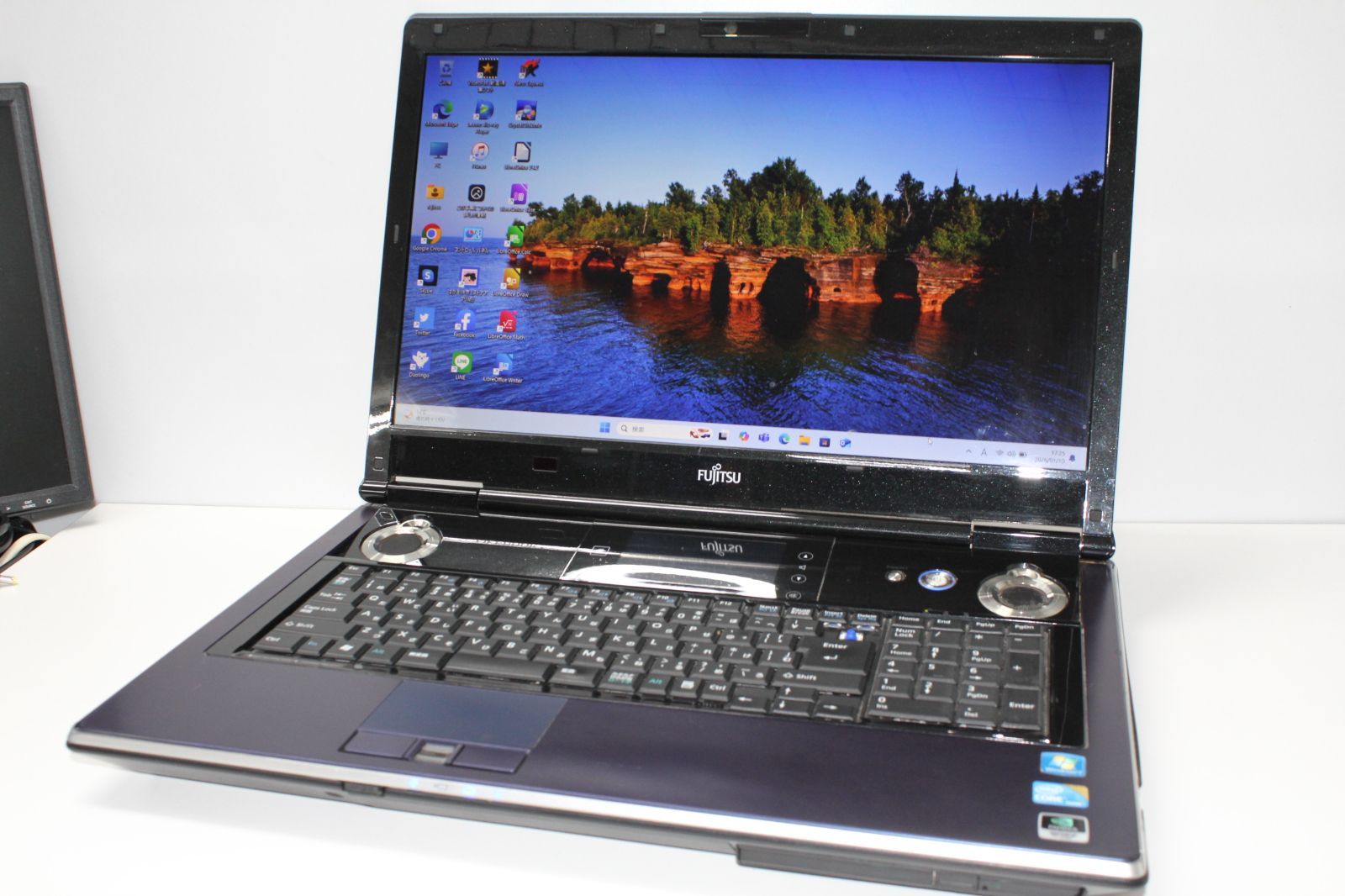 現状品/中古ノートPC】富士通〈FMV LIFEBOOK NH900/ANT〉Intel Coe i5