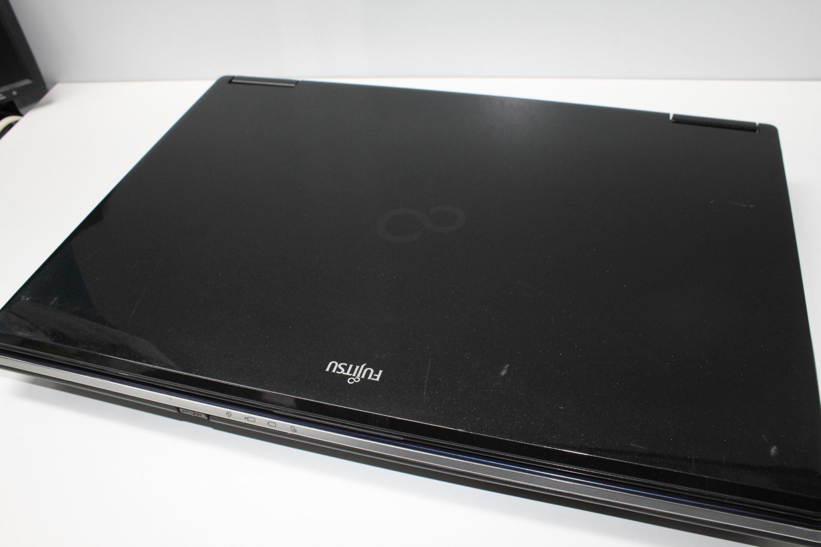 現状品/中古ノートPC】富士通〈FMV LIFEBOOK NH900/ANT〉Intel Coe i5