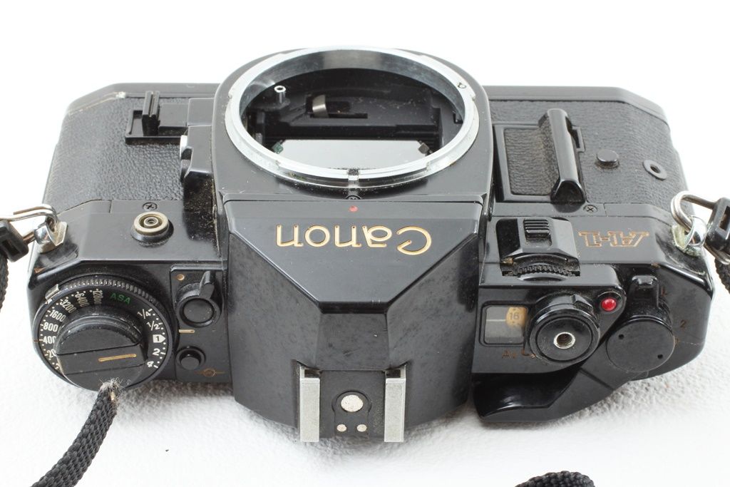 Canon A-1 フィルム一眼レフ / 50mm f/1.4レンズ Canon A-1 フィルム一眼レフ / 50mm f/1.4レンズ