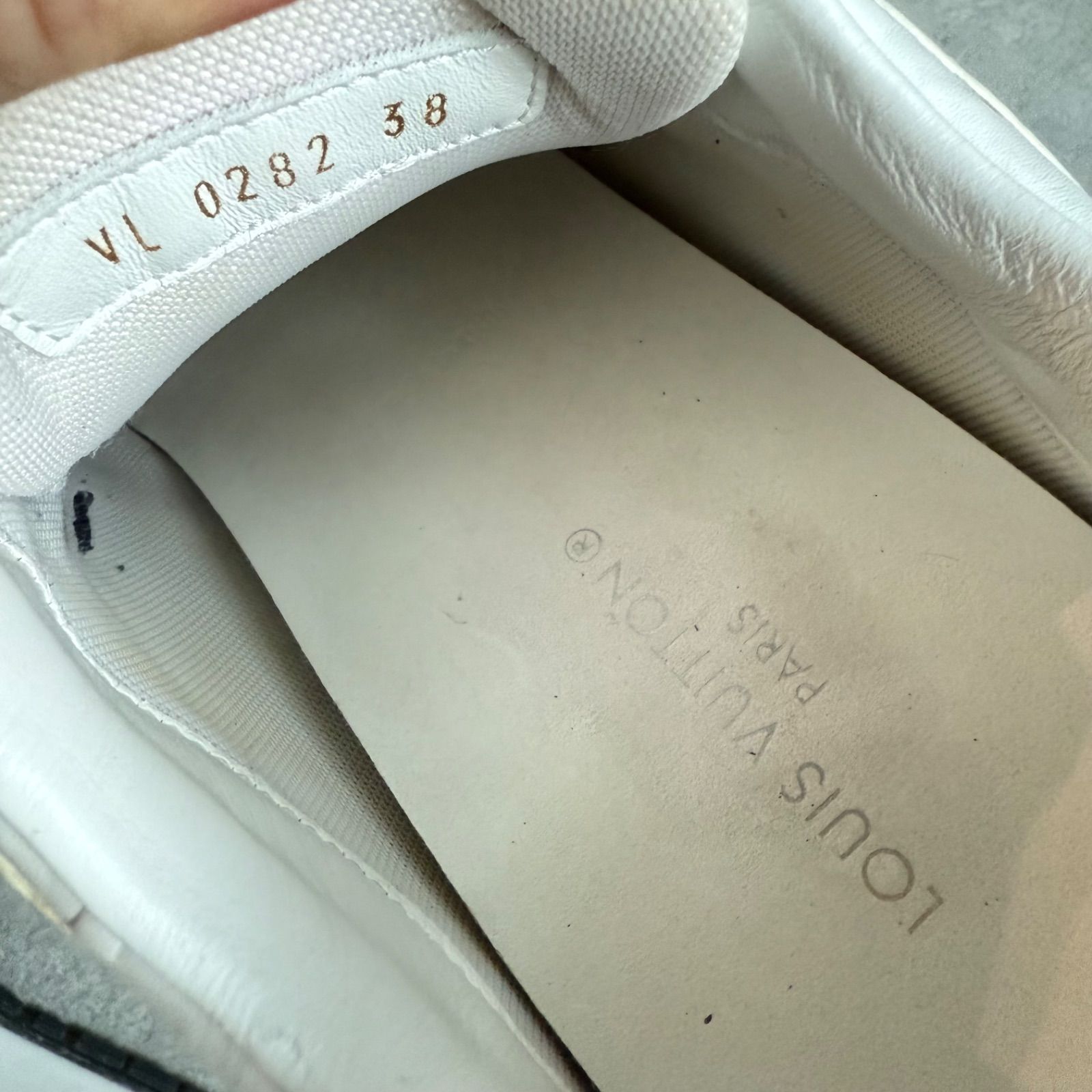 LOUIS VUITTON ルイヴィトン ランアウェイライン モノグラム レザー