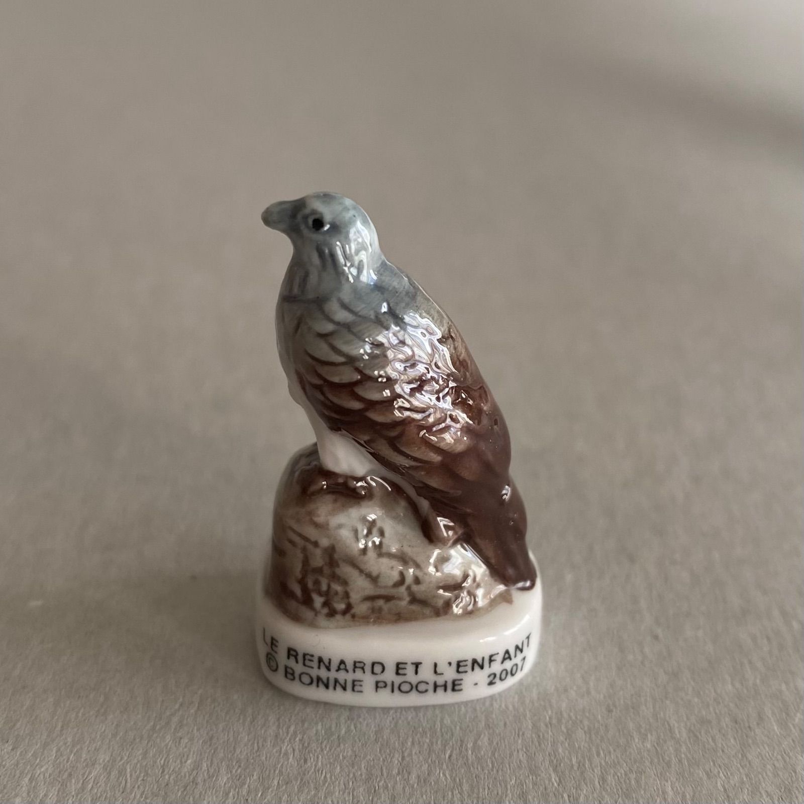 ノスリのフェーブ／鳥／タカ／映画「Le Renard et l'Enfant（きつねと