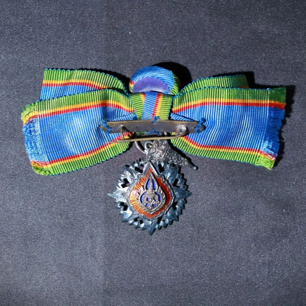 Thailand タイ王国 王冠勲章 銀製 勲章 メダル 約18.9g - メルカリ