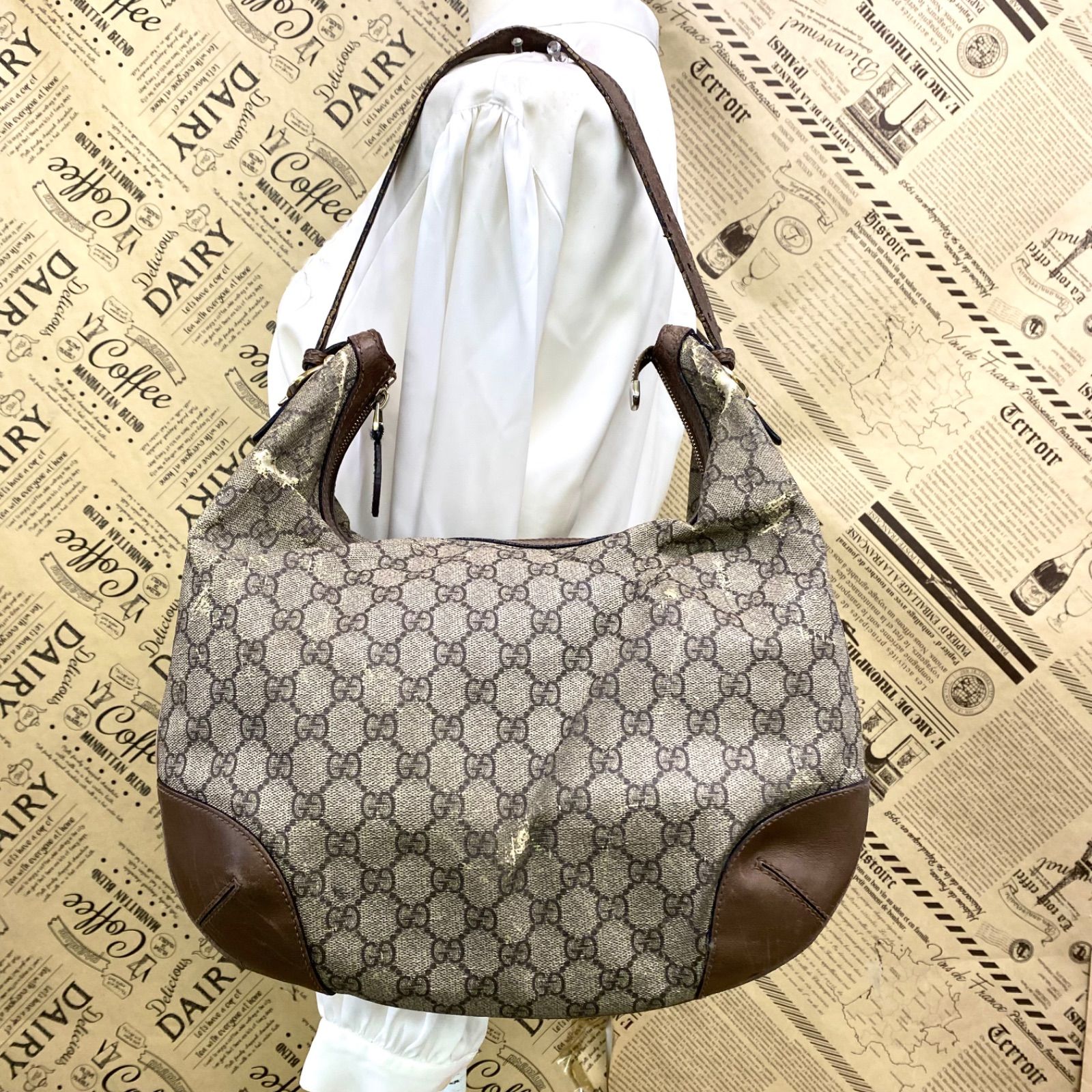 ゲラルディーニ大きいしっからやした素材ロゴ入りグレー系ショルダー 