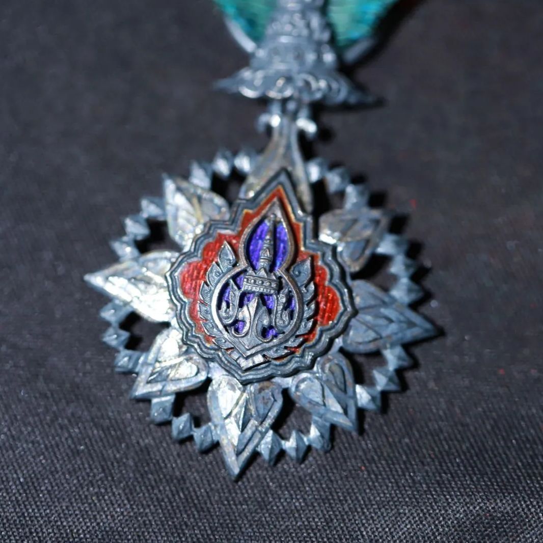 Thailand タイ王国 王冠勲章 銀製 勲章 メダル 約17.9g - メルカリ