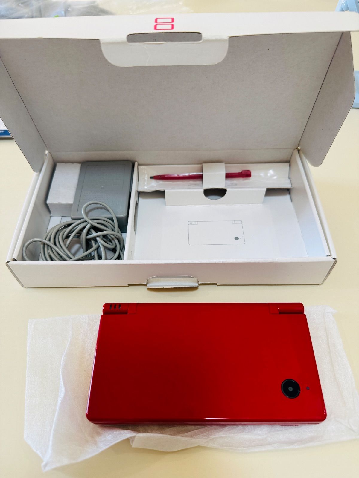  Nintendo DSi レッド 本体 き 付属品完備 本体(DS i) ニンテンドーDS