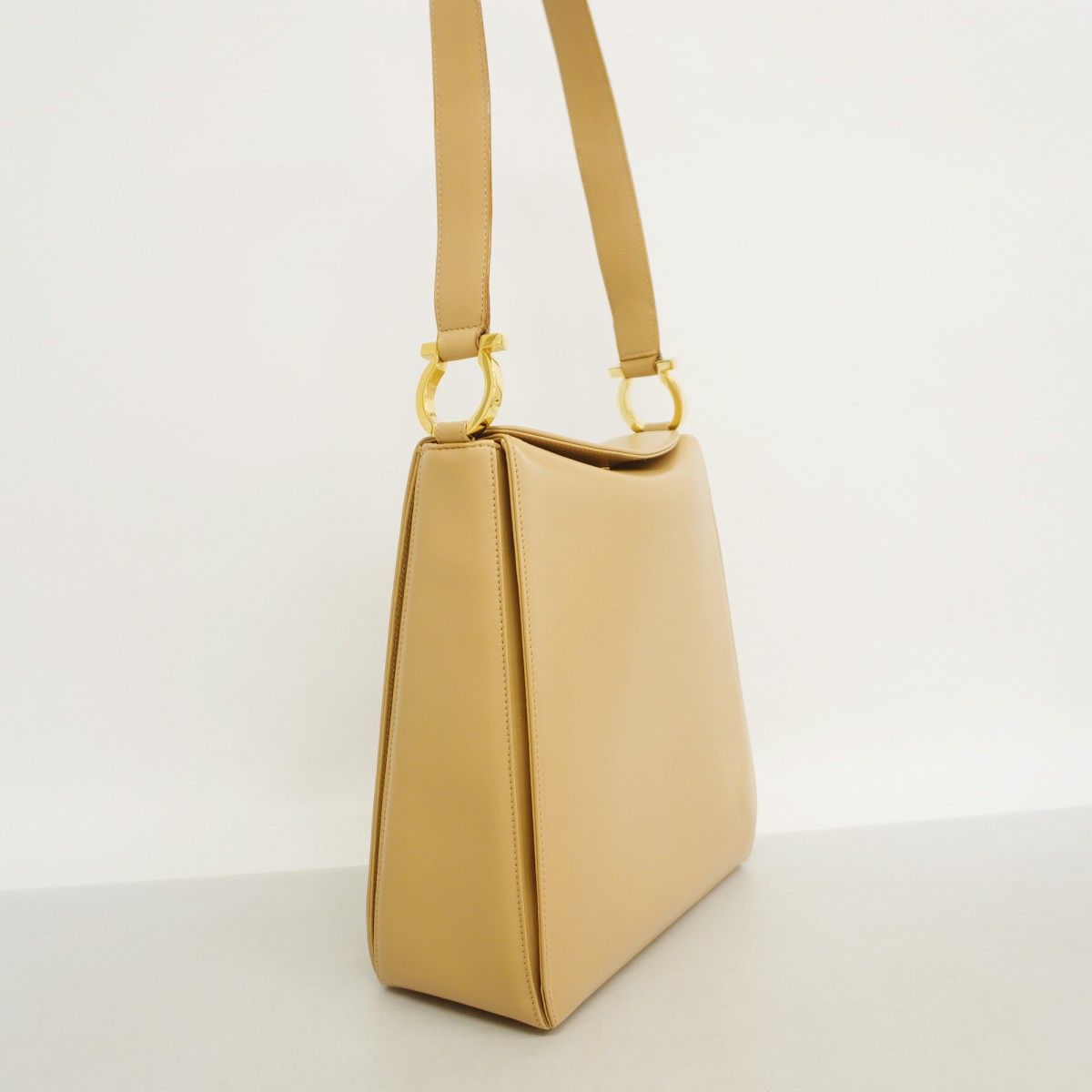 6ab1217】サルヴァトーレフェラガモ ショルダーバッグ ガンチーニ